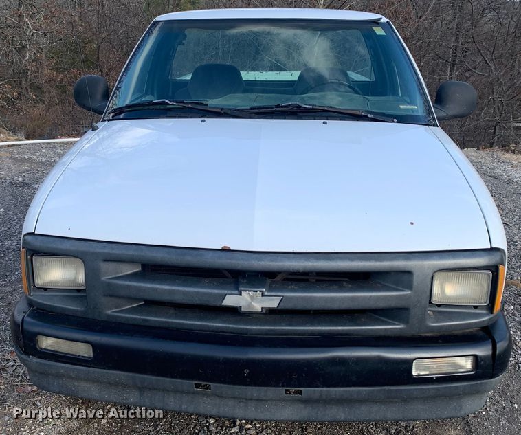 image for item MM9746 1997 Chevrolet S10  pickup truck