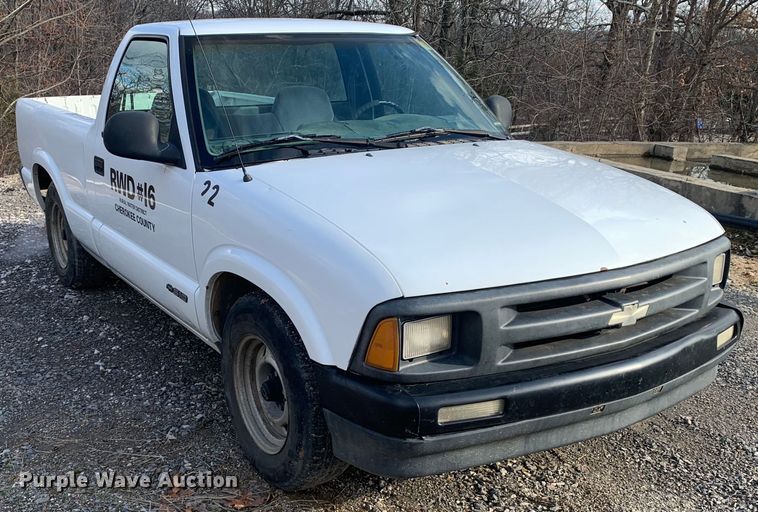 image for item MM9746 1997 Chevrolet S10  pickup truck