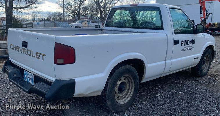 image for item MM9746 1997 Chevrolet S10  pickup truck