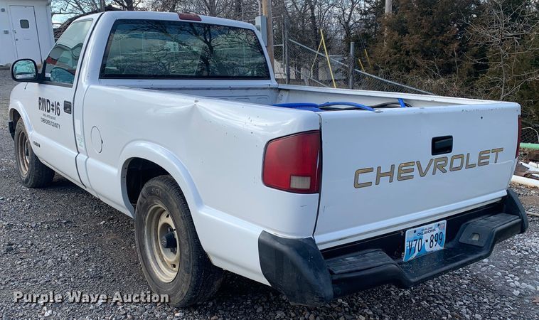 image for item MM9746 1997 Chevrolet S10  pickup truck