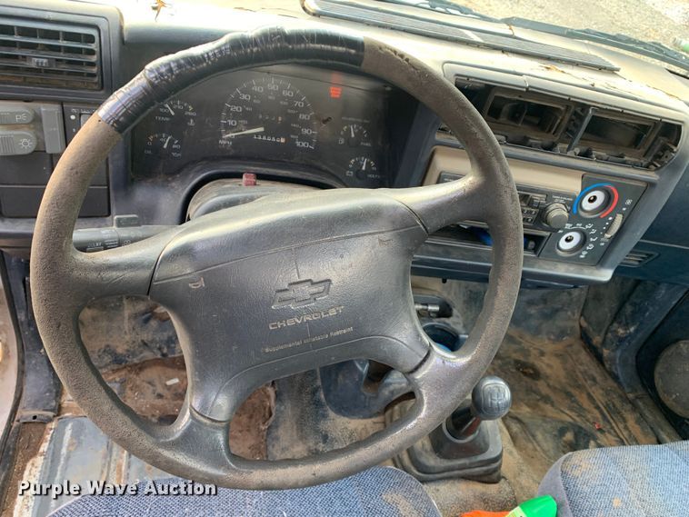 image for item MM9746 1997 Chevrolet S10  pickup truck