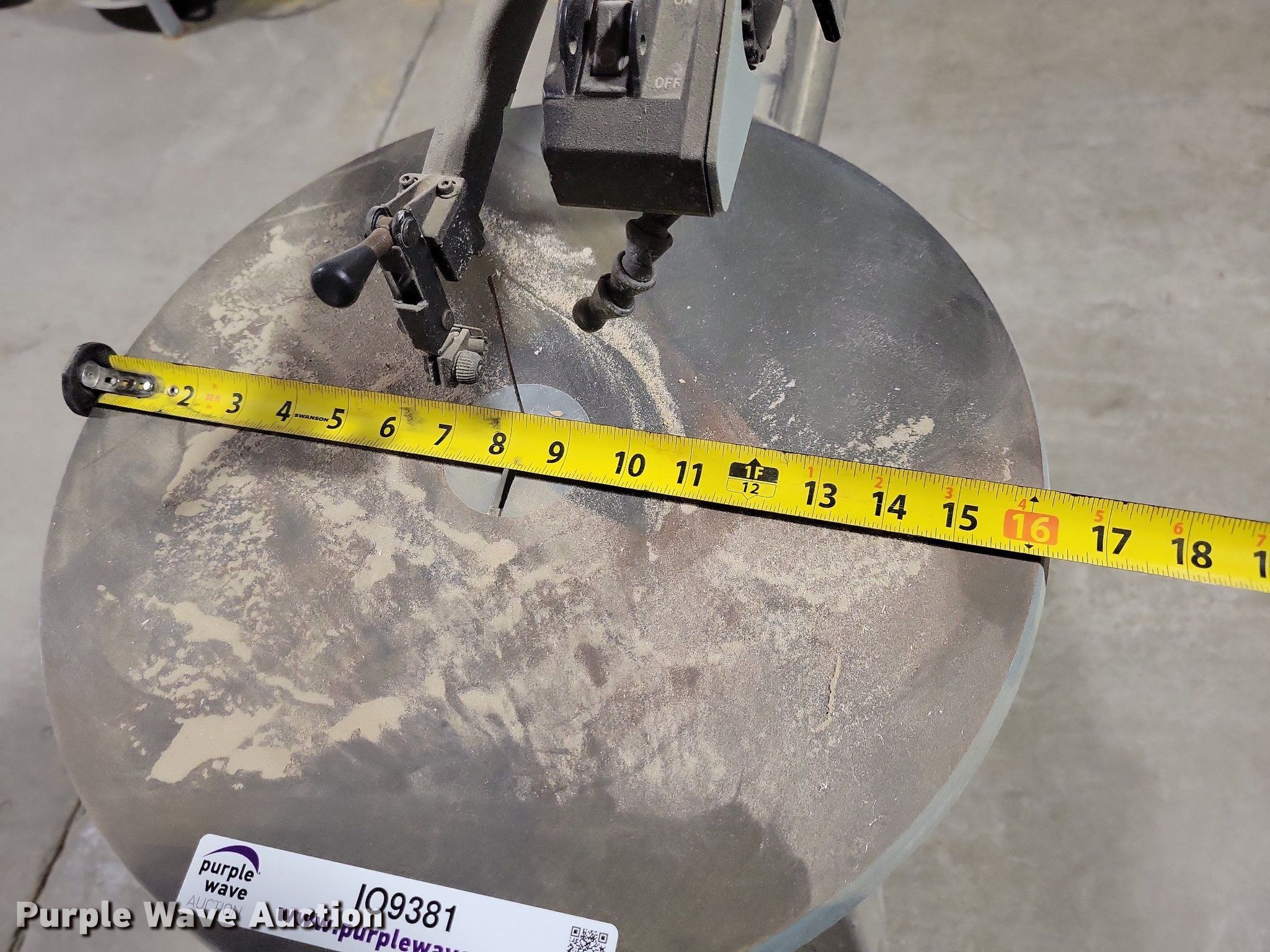 Delta Q3 18" scroll saw in Des Moines, IA Item IO9381 sold Purple Wave