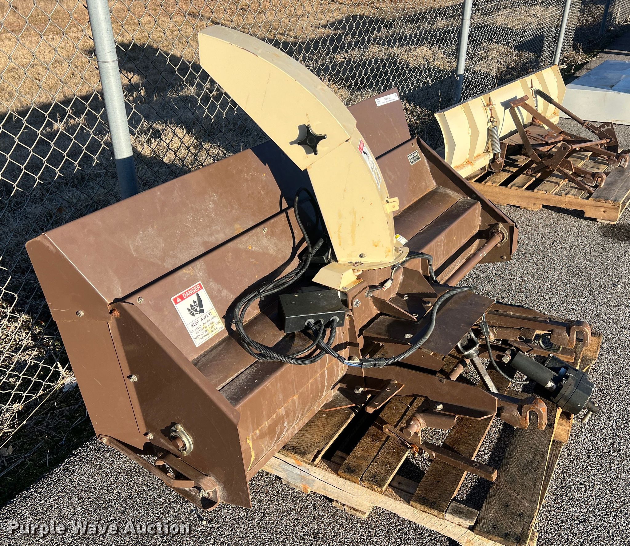 512 snow blower attachment in Columbia, MO Item MM9131