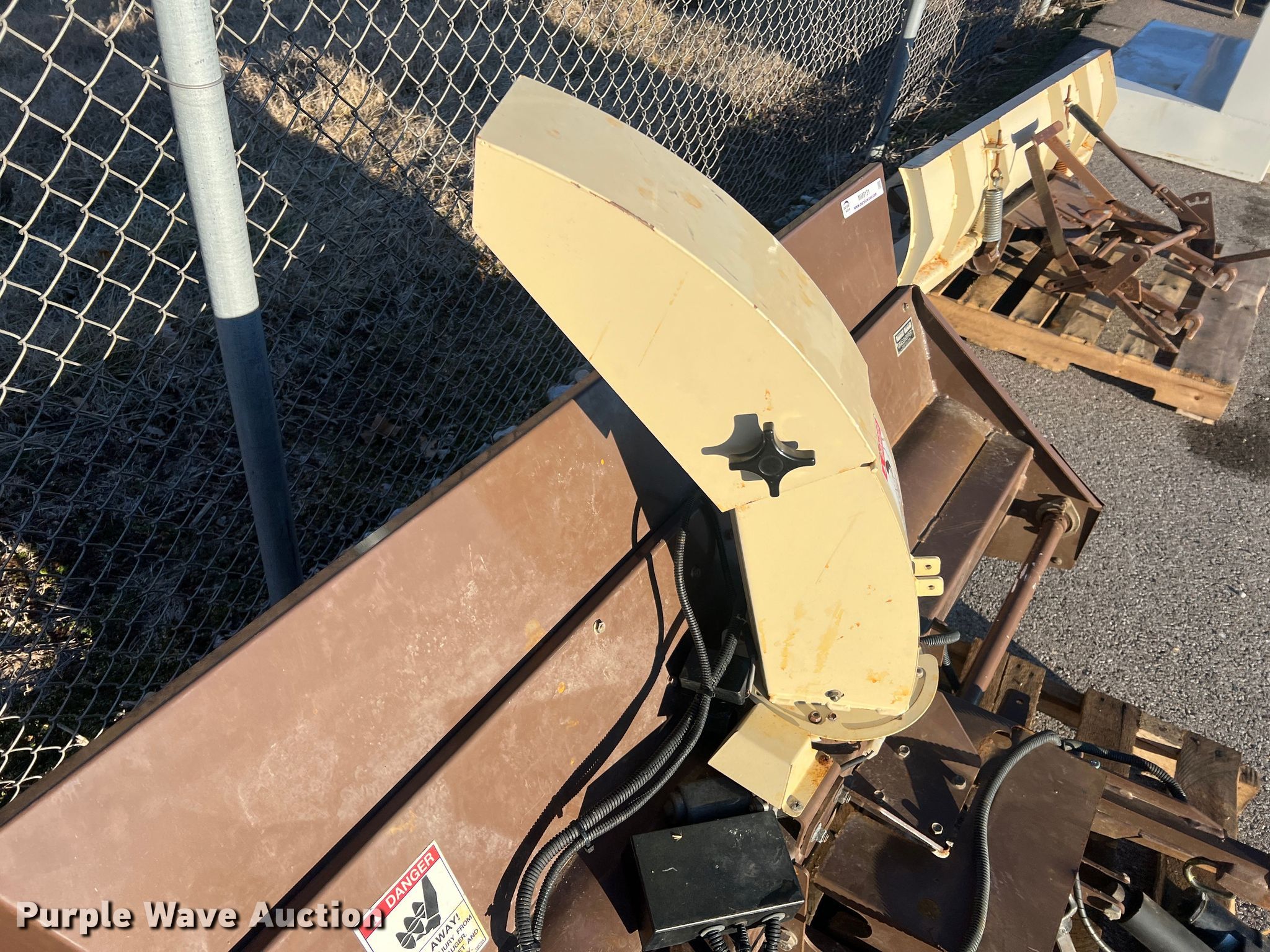 512 snow blower attachment in Columbia, MO Item MM9131