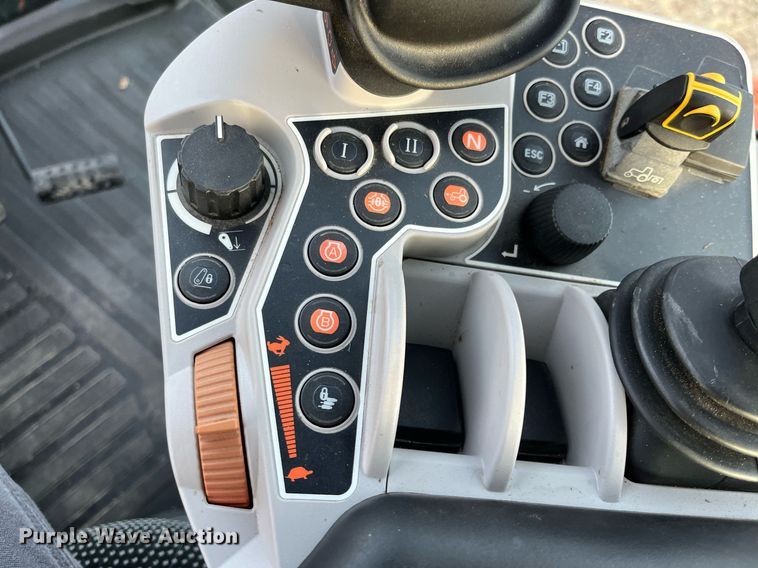 image for item DG5417 2018 Kubota M7-171  MFWD tractor