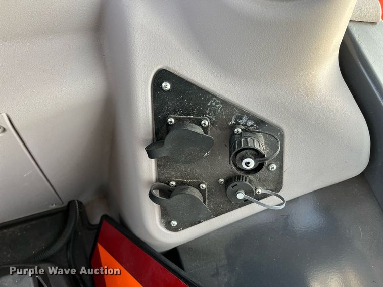 image for item DG5417 2018 Kubota M7-171  MFWD tractor