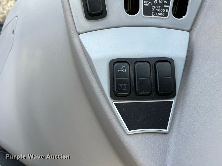 image for item DG5417 2018 Kubota M7-171  MFWD tractor