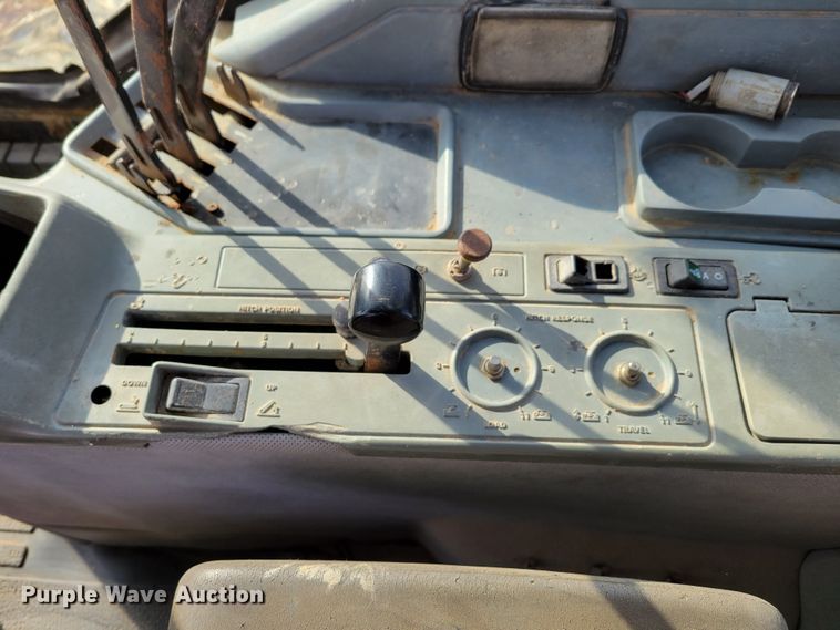 image for item DM8227 1998 Case IH 8940  MFWD tractor