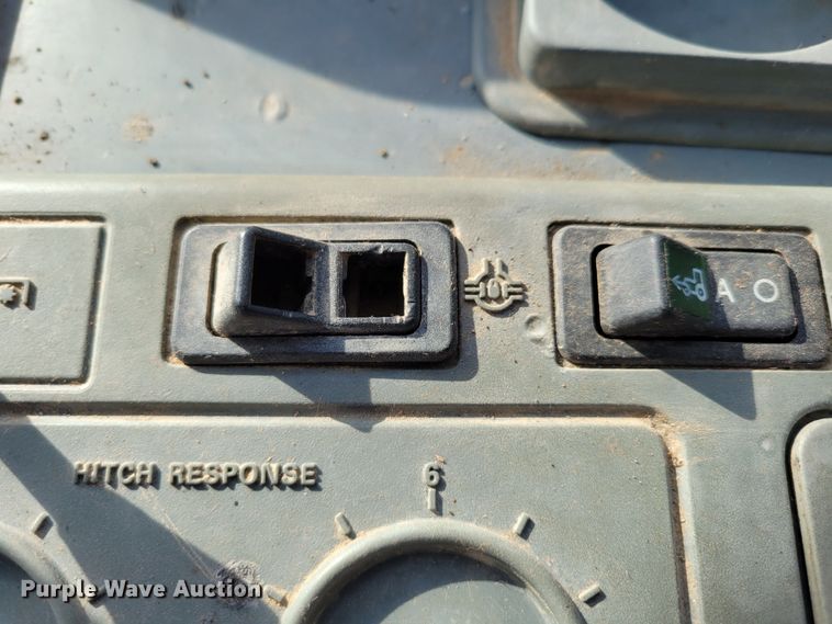 image for item DM8227 1998 Case IH 8940  MFWD tractor