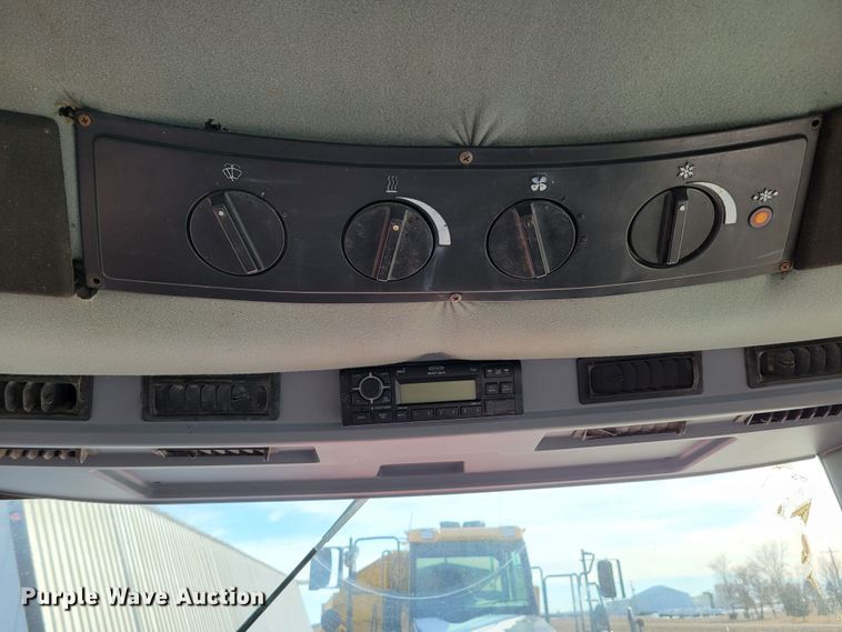 image for item DM8227 1998 Case IH 8940  MFWD tractor