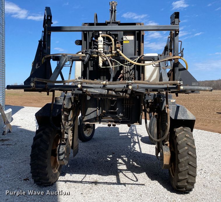 image for item DN8234 Melroe 230  sprayer