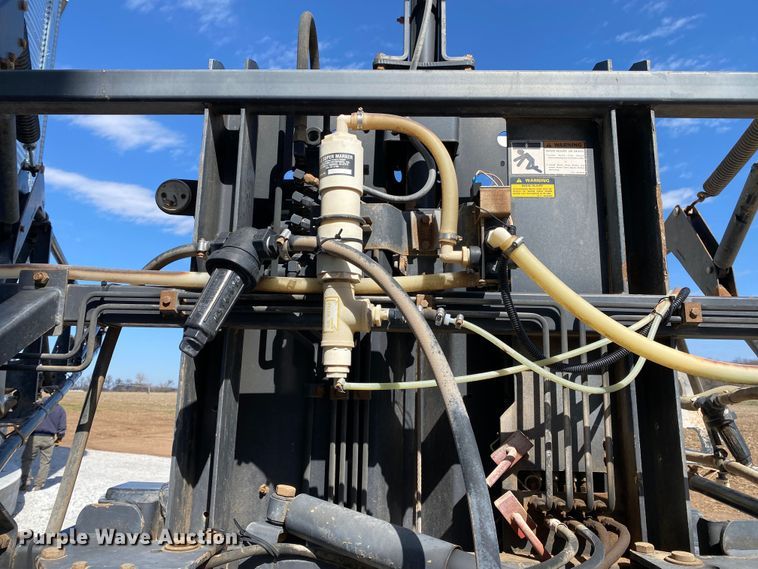 image for item DN8234 Melroe 230  sprayer