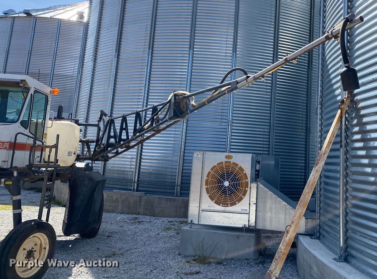 image for item DN8234 Melroe 230  sprayer