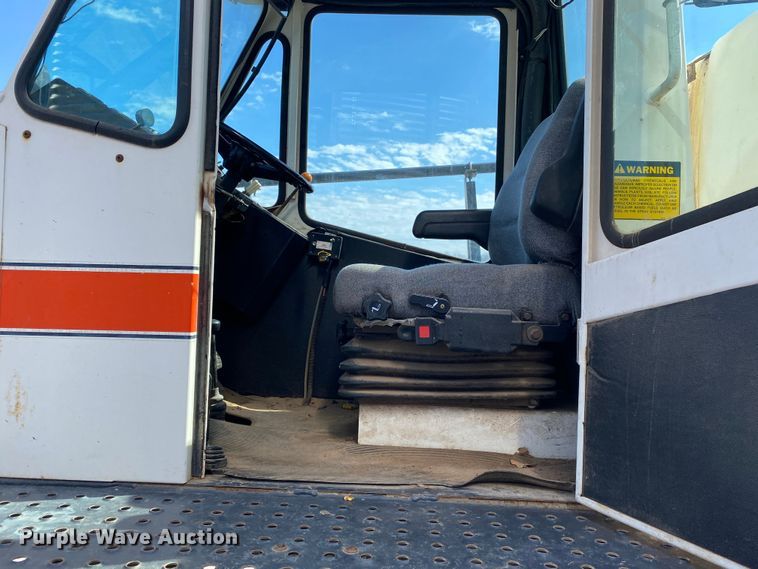 image for item DN8234 Melroe 230  sprayer