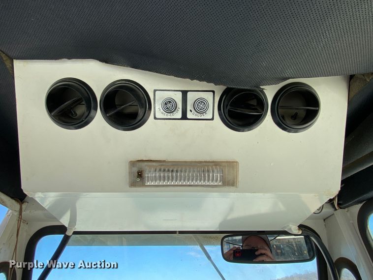 image for item DN8234 Melroe 230  sprayer