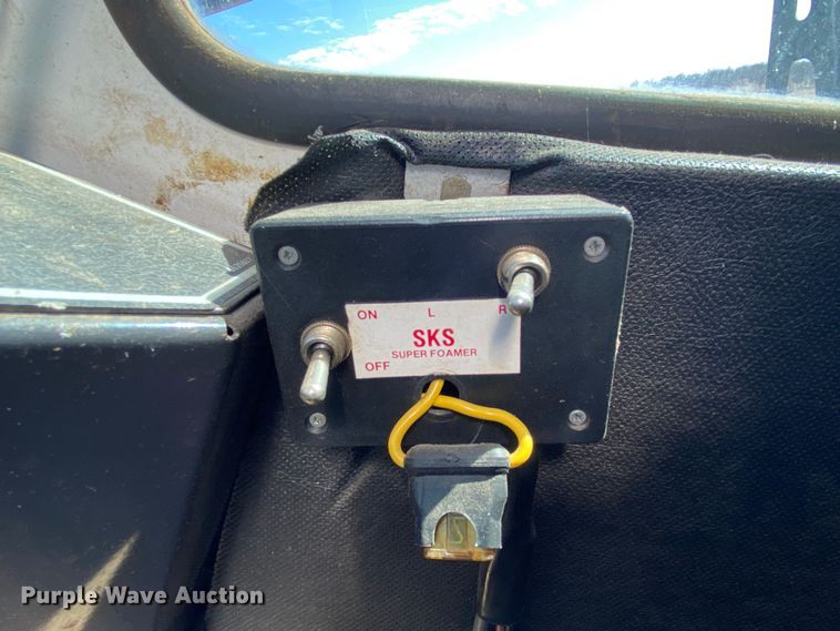 image for item DN8234 Melroe 230  sprayer