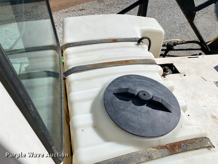 image for item DN8234 Melroe 230  sprayer