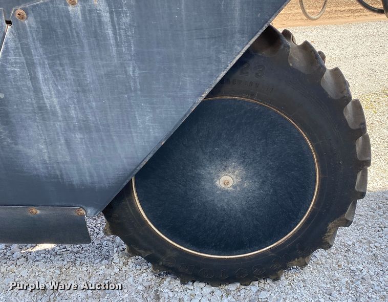 image for item DN8234 Melroe 230  sprayer