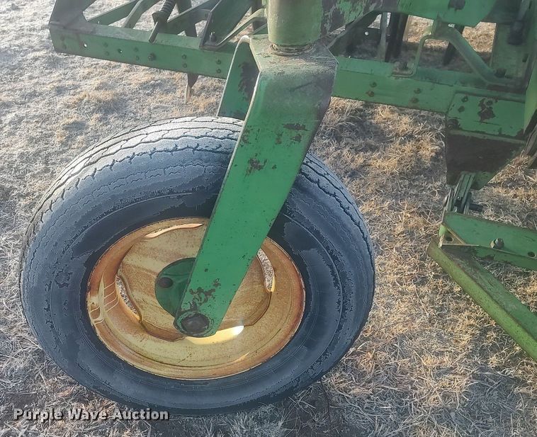 image for item DO3756 John Deere LZ-B  hoe grain drill