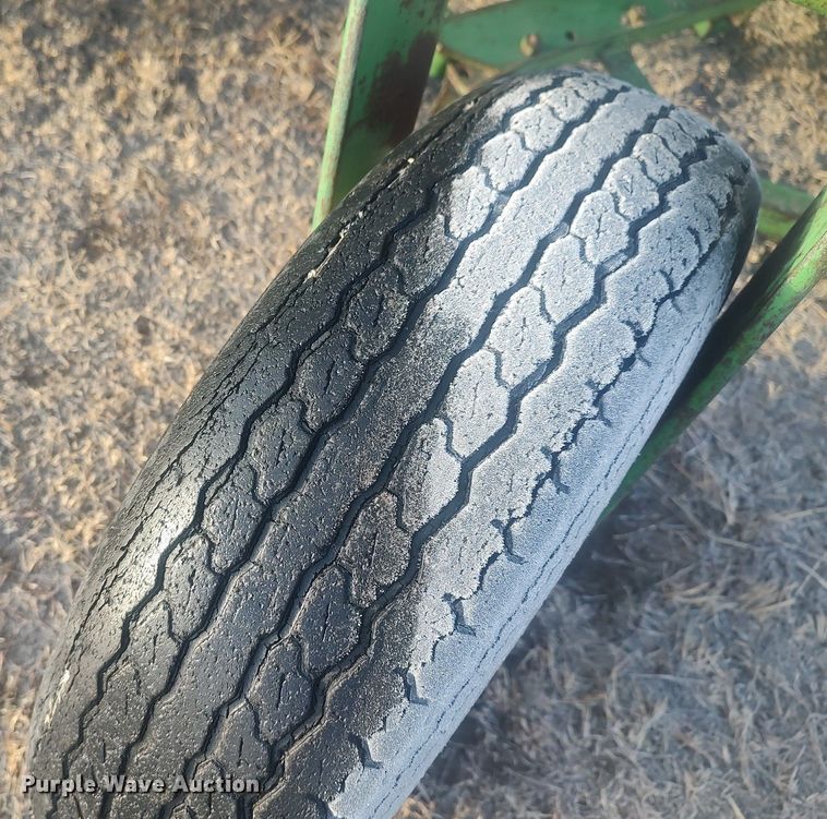 image for item DO3756 John Deere LZ-B  hoe grain drill