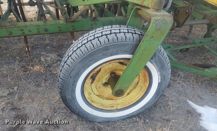 image for item DO3756 John Deere LZ-B  hoe grain drill