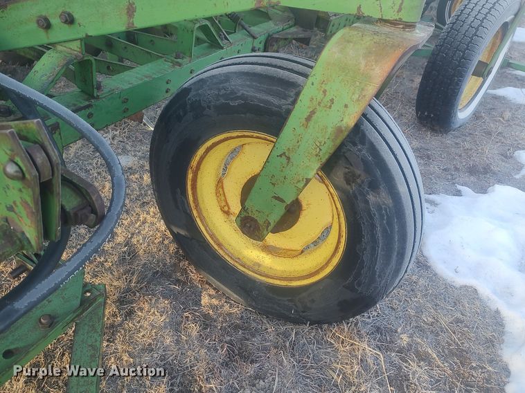 image for item DO3756 John Deere LZ-B  hoe grain drill