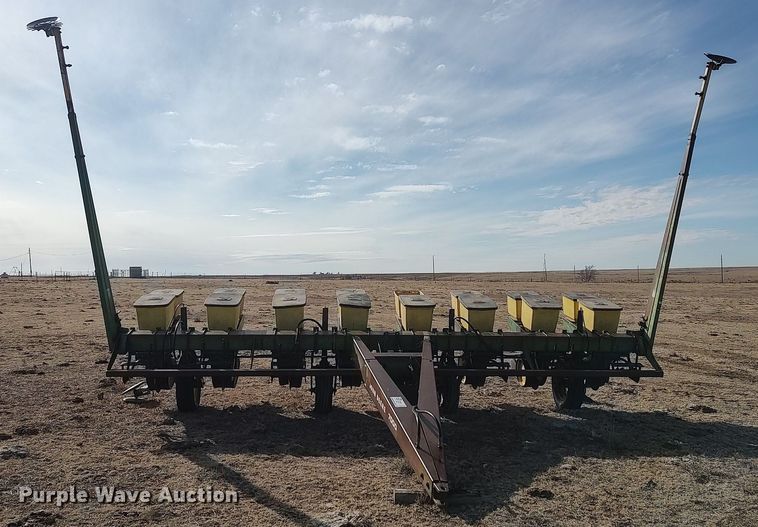 image for item DO3761 John Deere 7000  planter