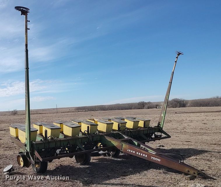 image for item DO3761 John Deere 7000  planter
