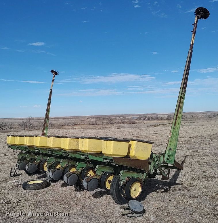 image for item DO3761 John Deere 7000  planter