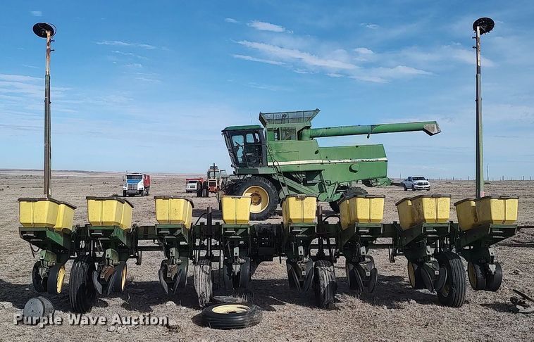 image for item DO3761 John Deere 7000  planter