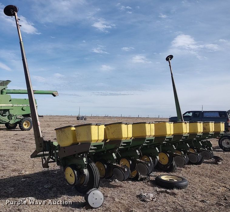 image for item DO3761 John Deere 7000  planter