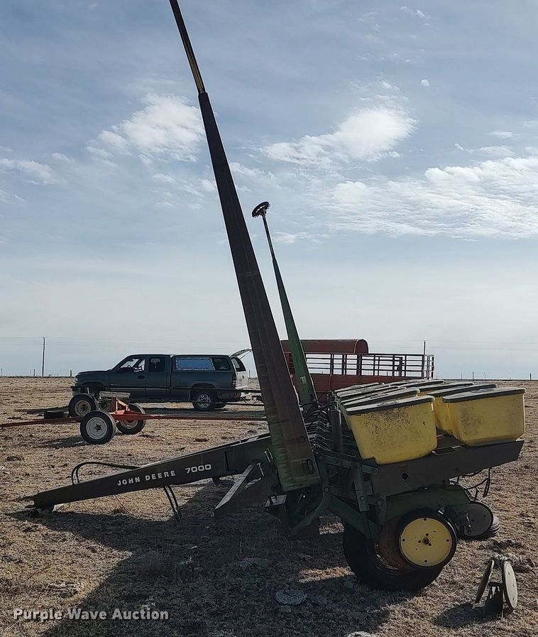 image for item DO3761 John Deere 7000  planter