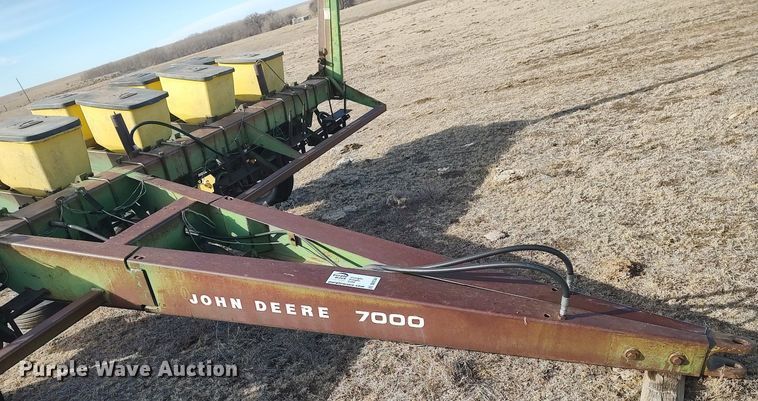 image for item DO3761 John Deere 7000  planter
