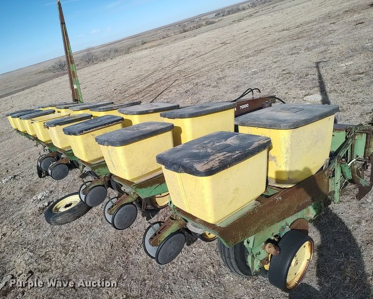 image for item DO3761 John Deere 7000  planter