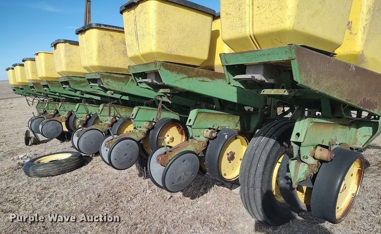 image for item DO3761 John Deere 7000  planter
