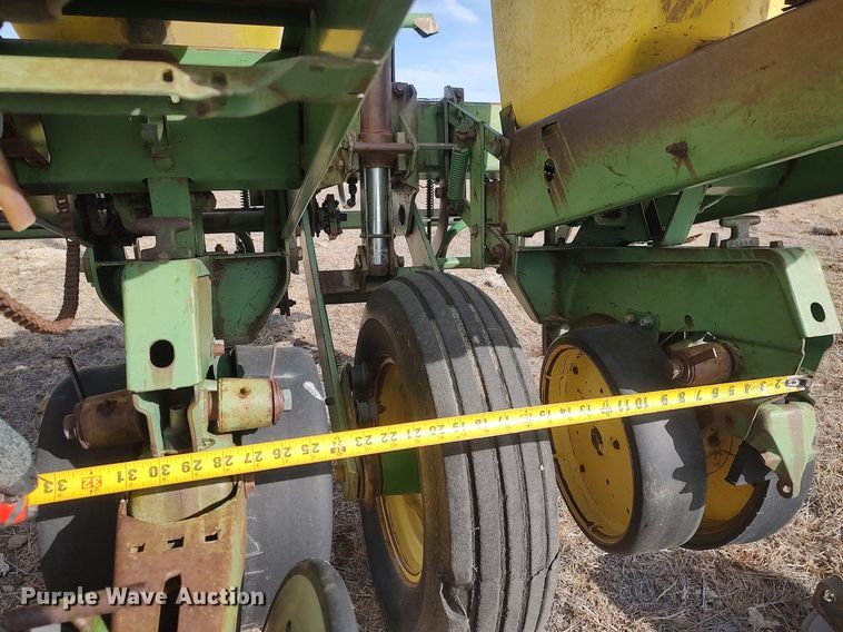 image for item DO3761 John Deere 7000  planter