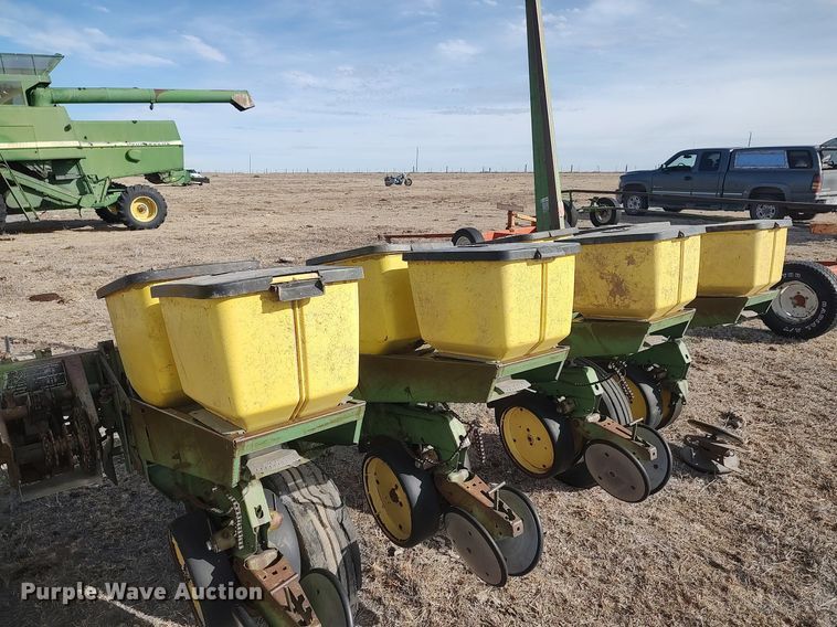 image for item DO3761 John Deere 7000  planter