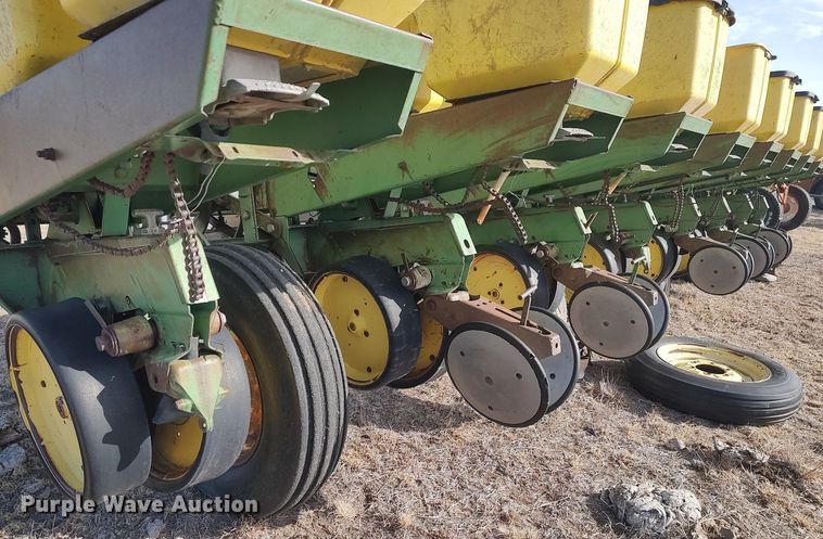 image for item DO3761 John Deere 7000  planter