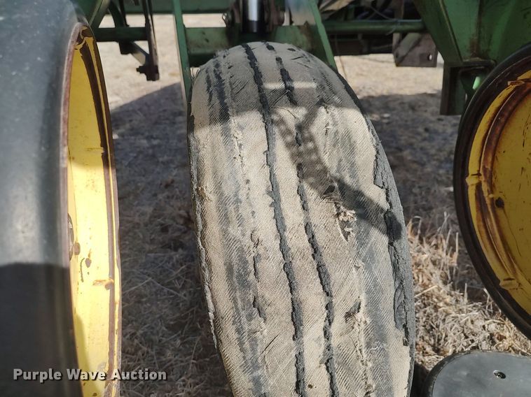 image for item DO3761 John Deere 7000  planter