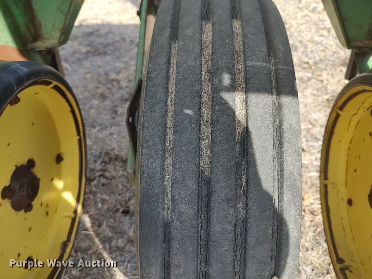 image for item DO3761 John Deere 7000  planter