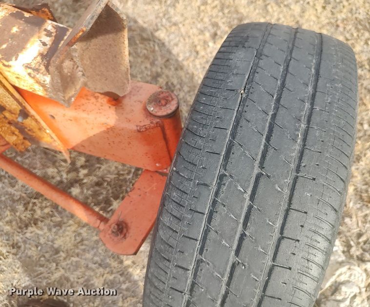 image for item DO3763 United Farm Tools 6T  header trailer