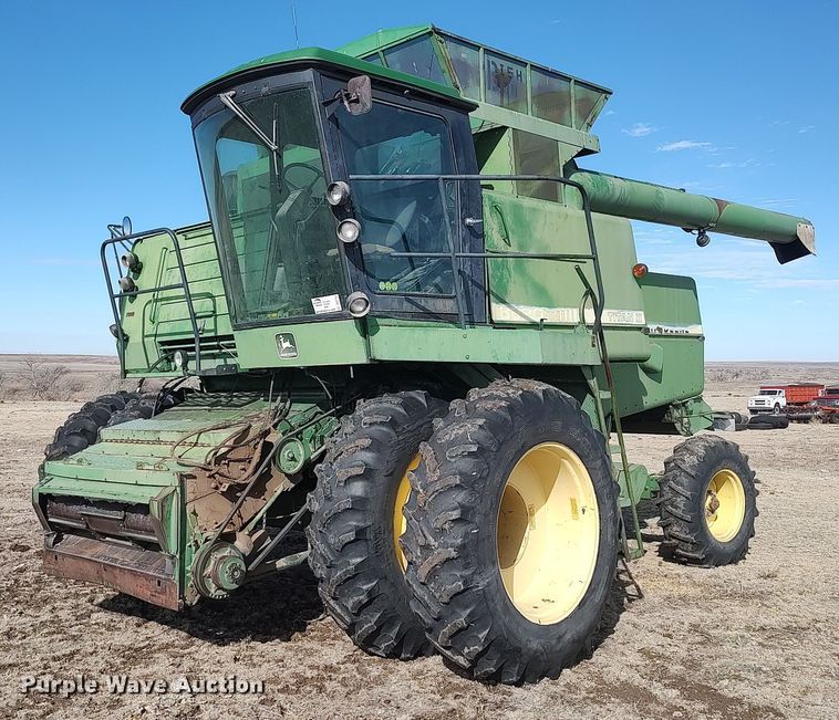 image for item DO3764 1987 John Deere 8820 Titan II  combine