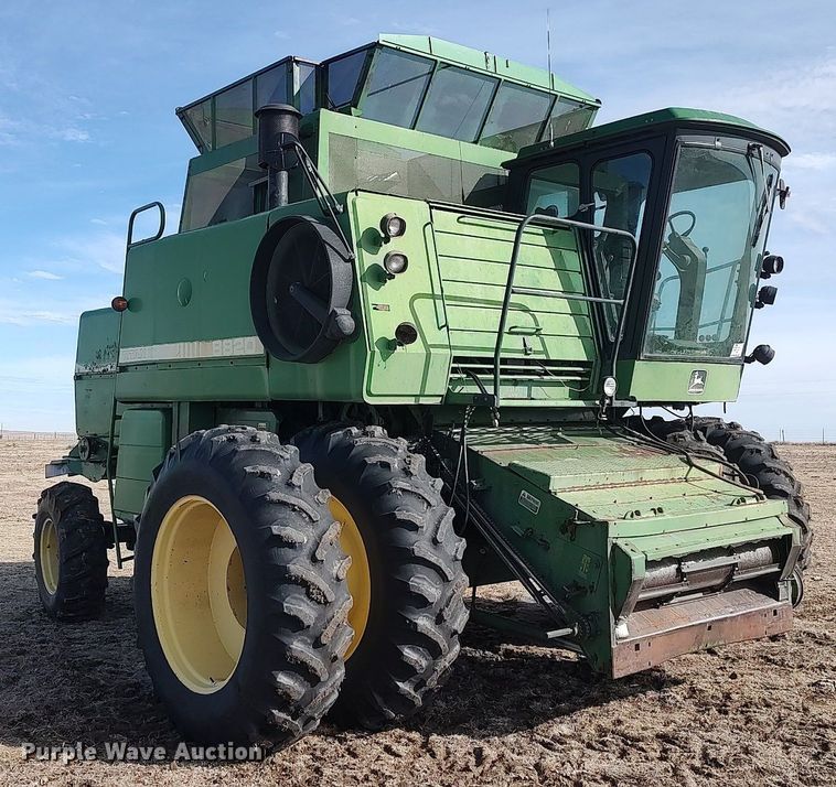 image for item DO3764 1987 John Deere 8820 Titan II  combine