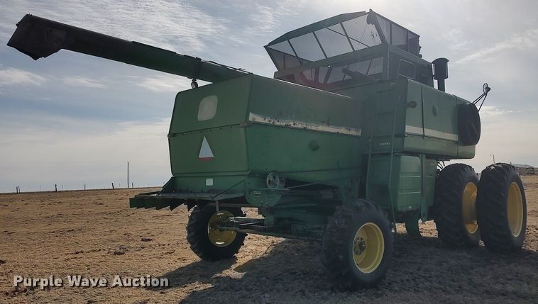 image for item DO3764 1987 John Deere 8820 Titan II  combine