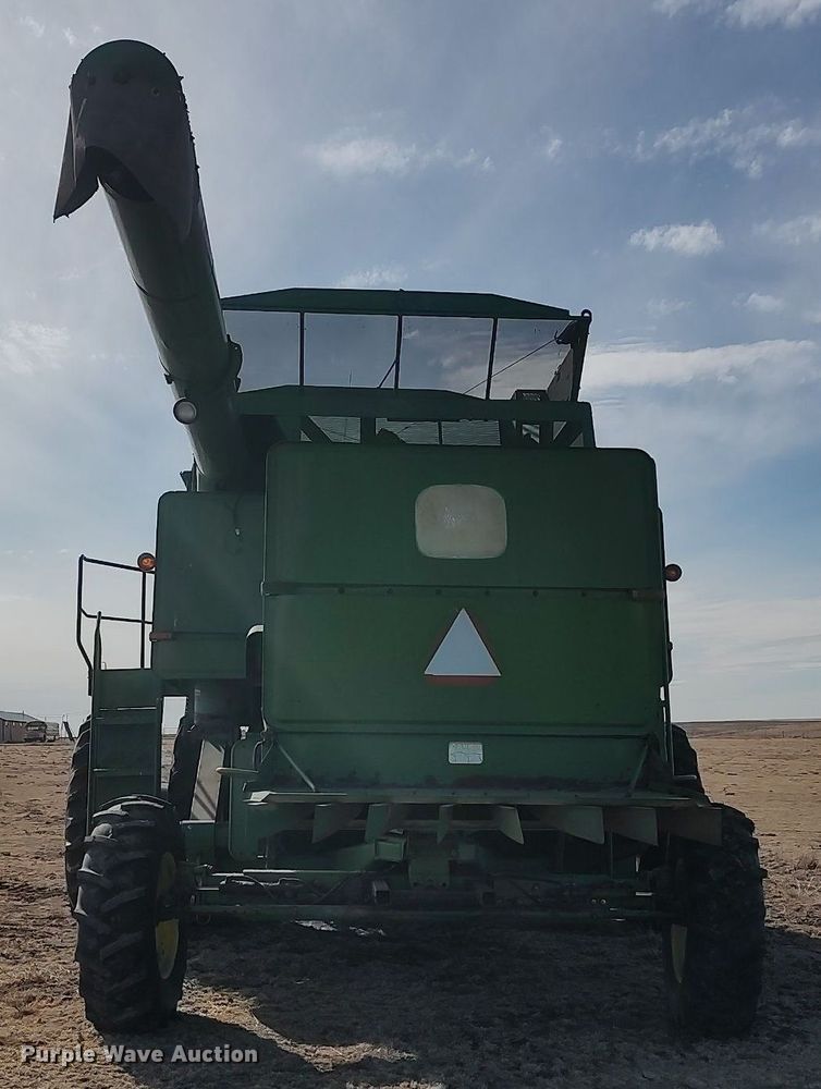 image for item DO3764 1987 John Deere 8820 Titan II  combine