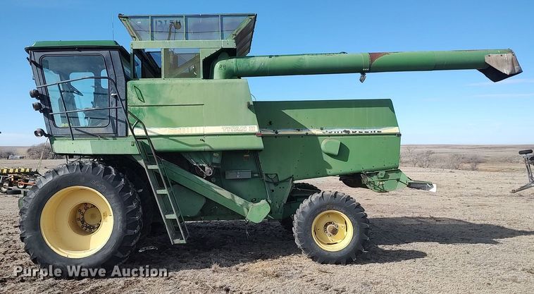 image for item DO3764 1987 John Deere 8820 Titan II  combine