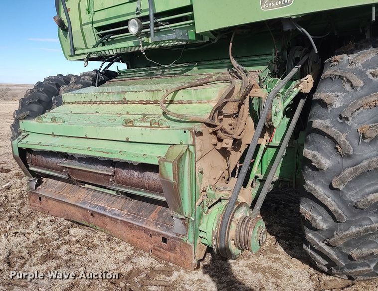 image for item DO3764 1987 John Deere 8820 Titan II  combine