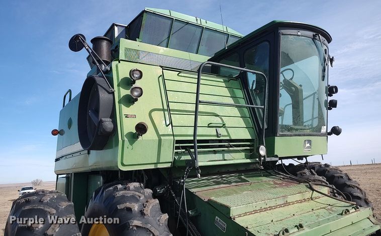 image for item DO3764 1987 John Deere 8820 Titan II  combine