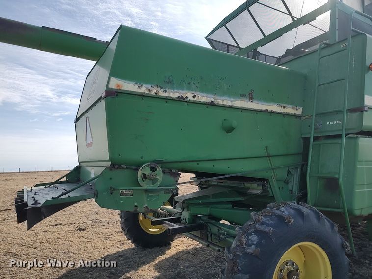 image for item DO3764 1987 John Deere 8820 Titan II  combine