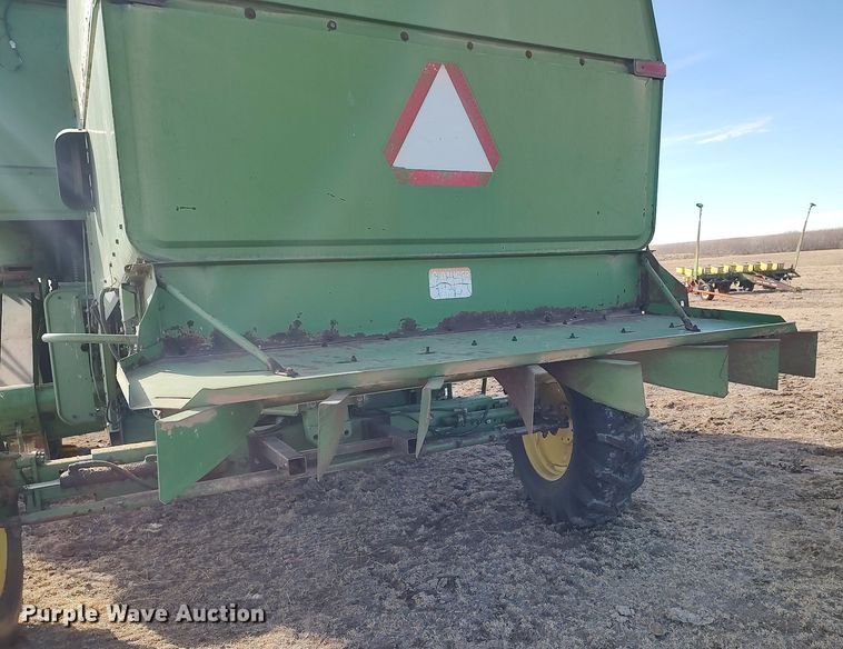 image for item DO3764 1987 John Deere 8820 Titan II  combine
